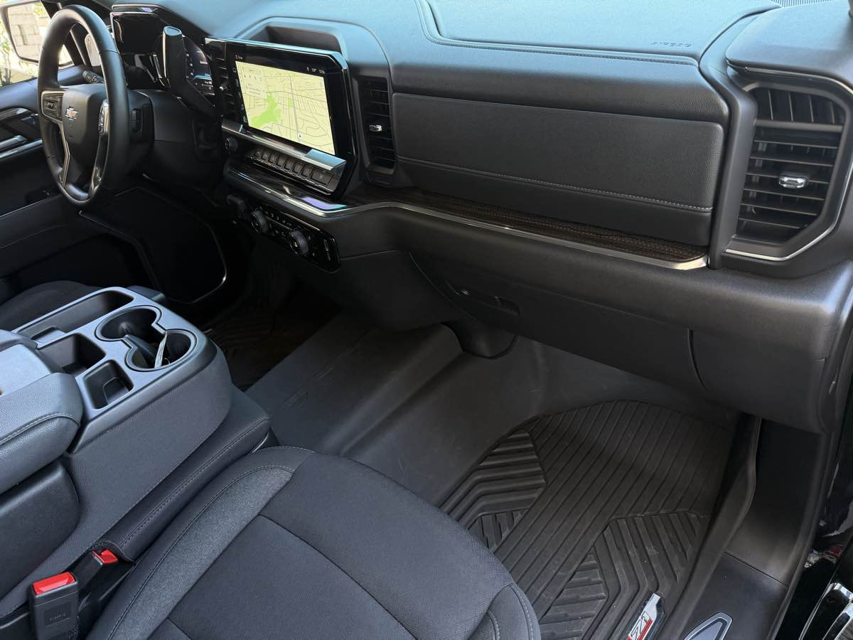 Chevrolet Silverado photo 22