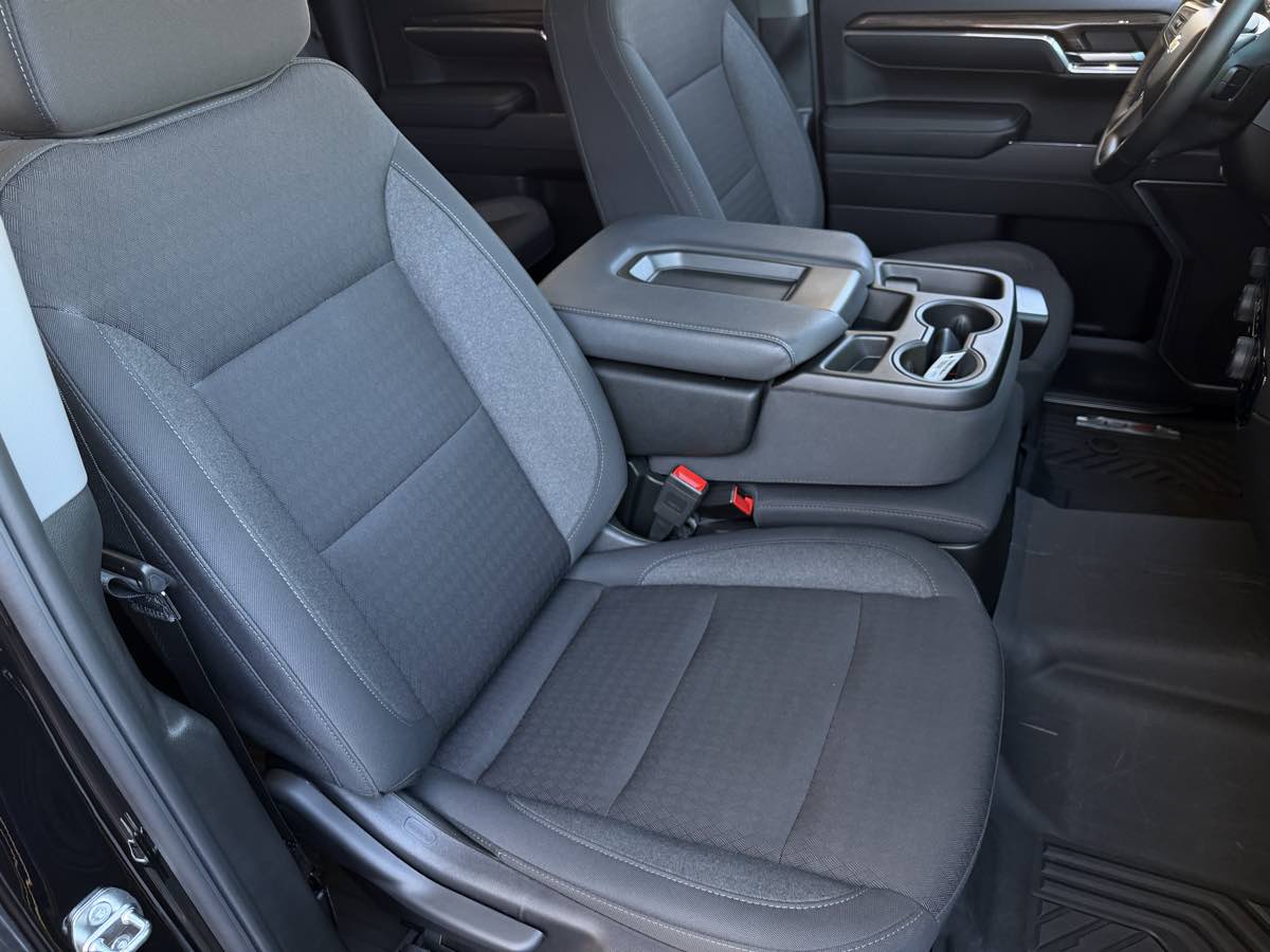 Chevrolet Silverado photo 23