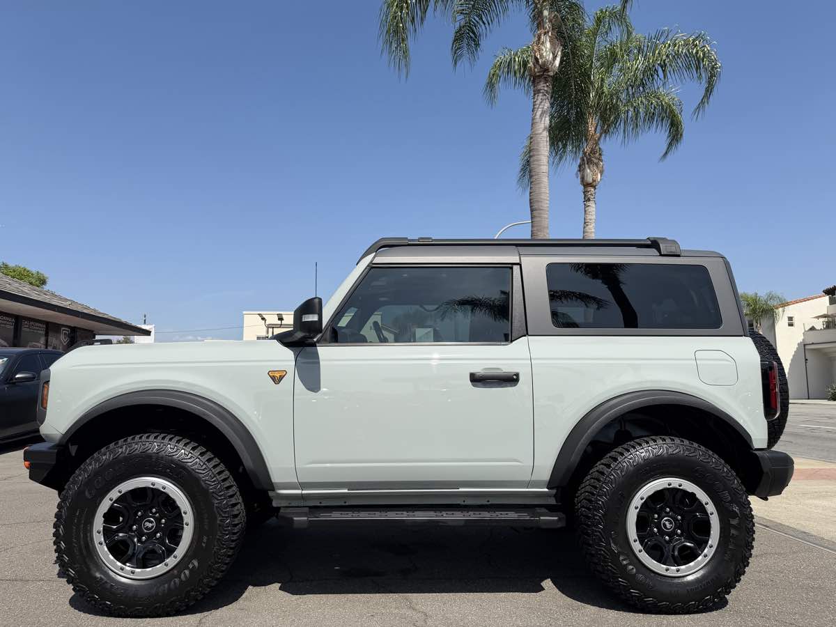 Ford Bronco photo 2