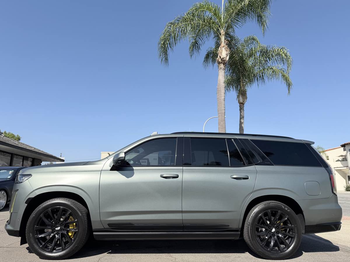 Cadillac Escalade photo 2