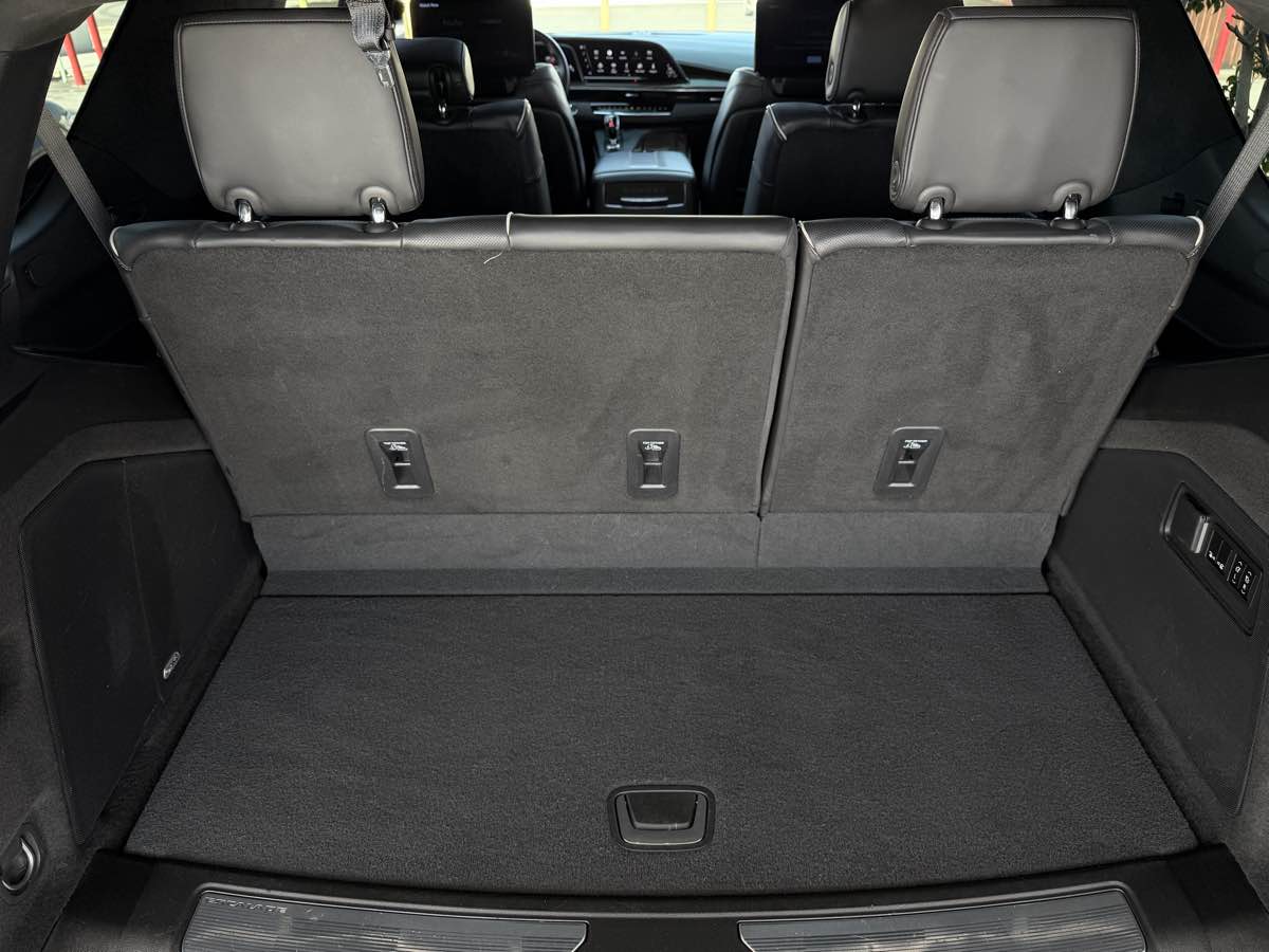 Cadillac Escalade photo 24