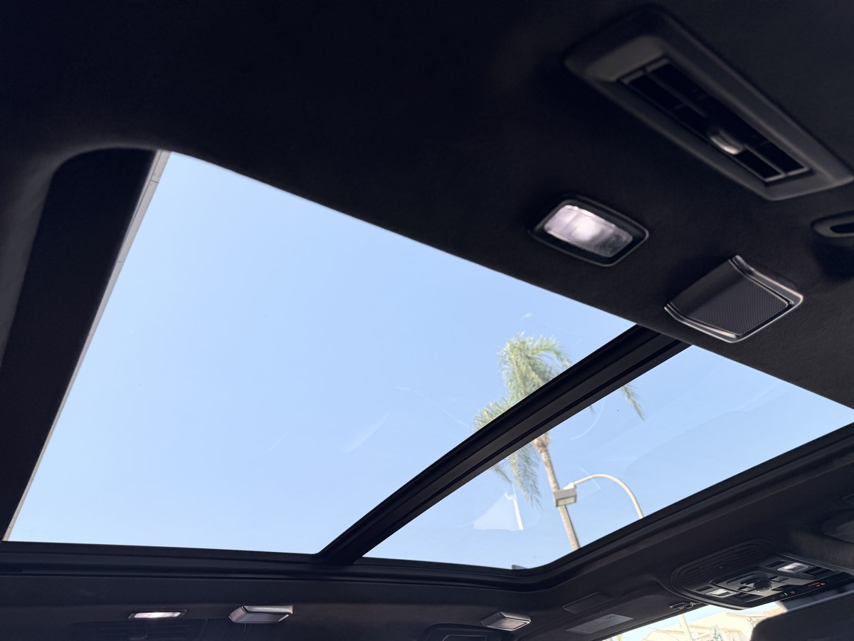 Cadillac Escalade photo 25