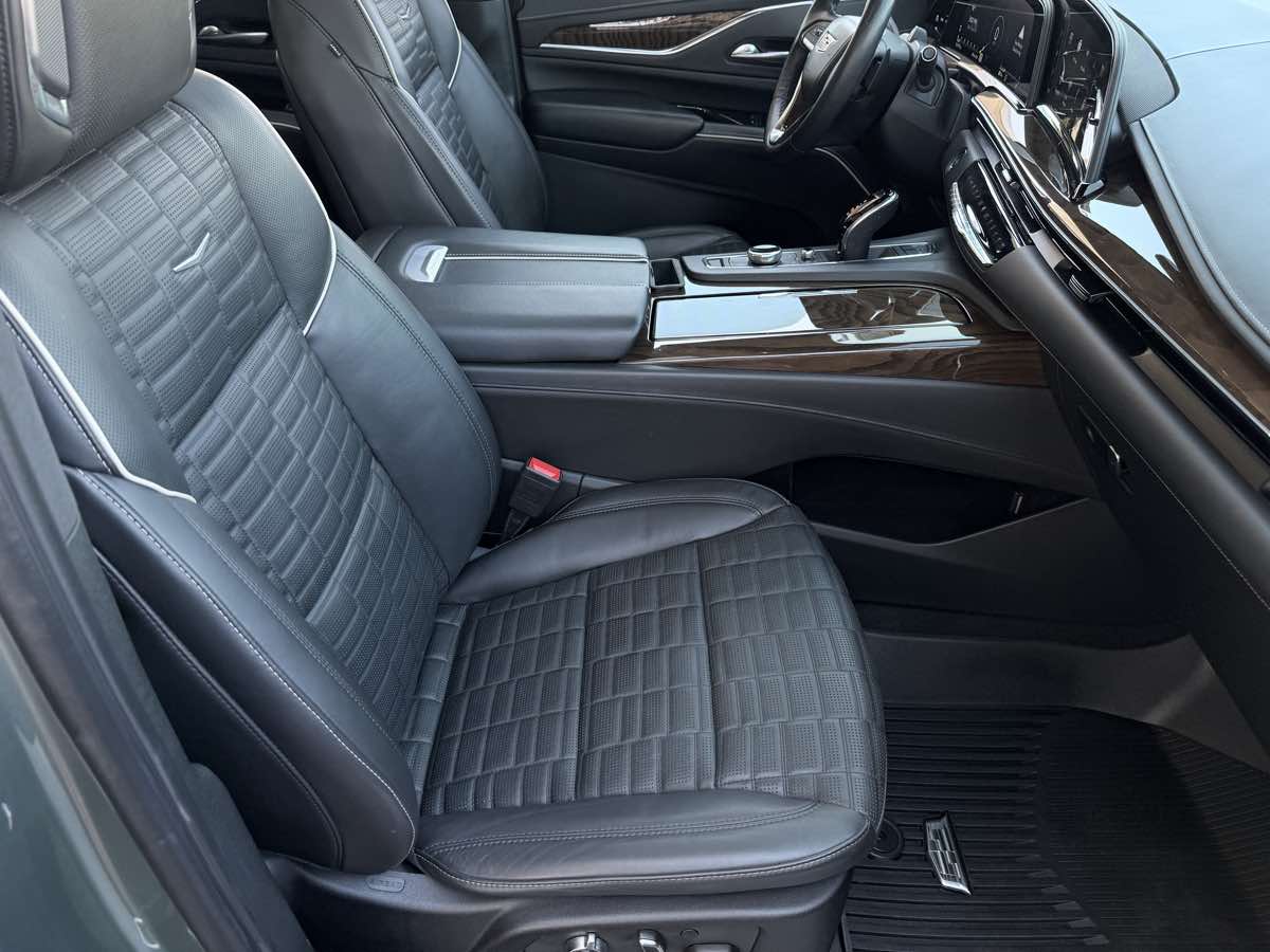 Cadillac Escalade photo 21
