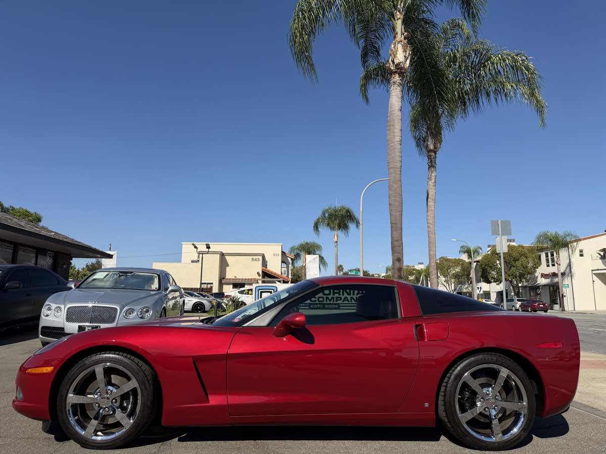 Chevrolet Corvette photo 2