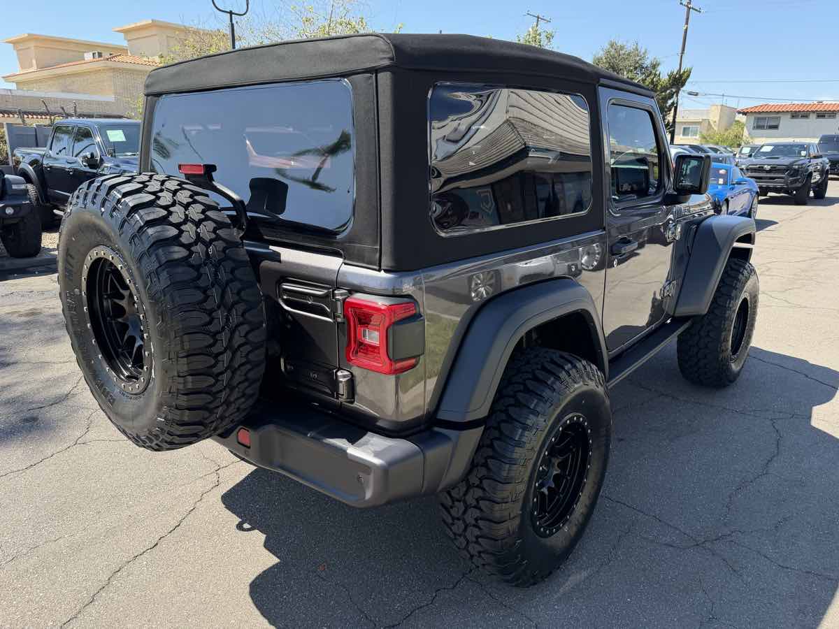 Jeep Wrangler photo 7