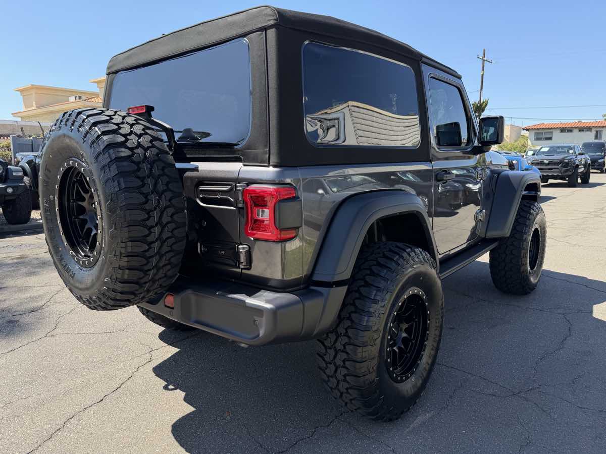 Jeep Wrangler photo 8