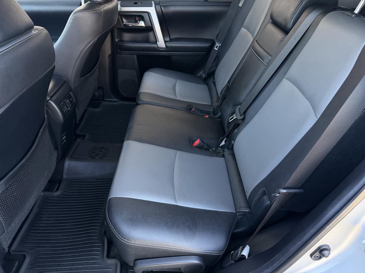 Toyota 4Runner photo 18