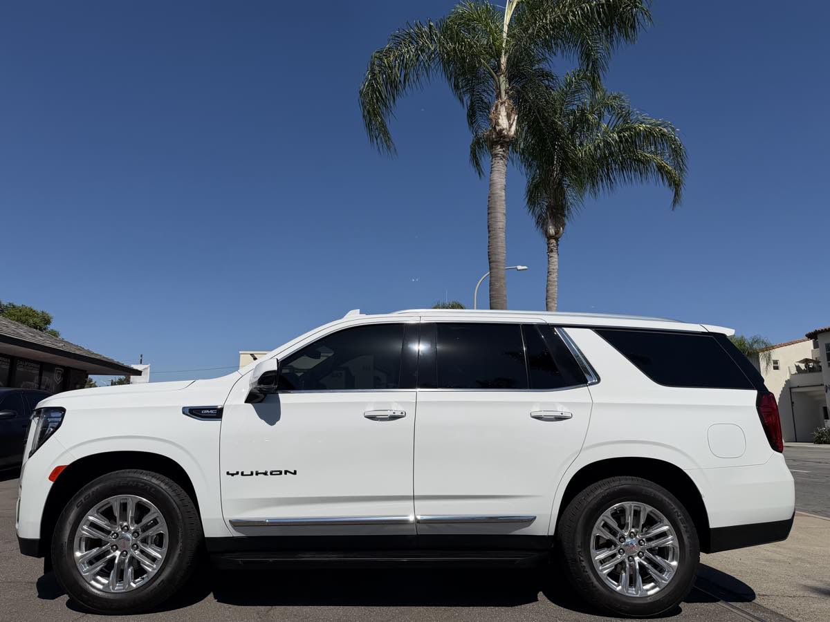 GMC Yukon photo 2