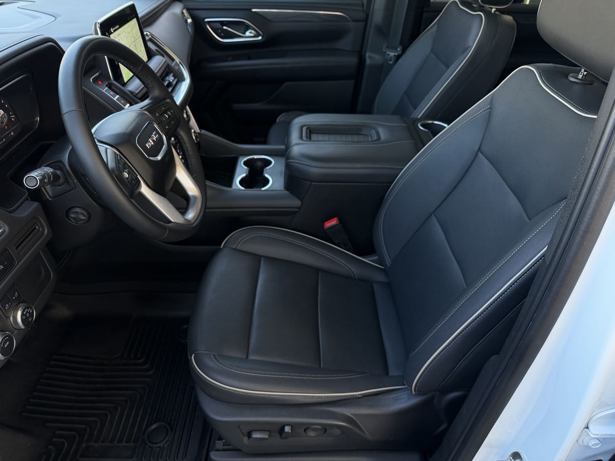GMC Yukon photo 14