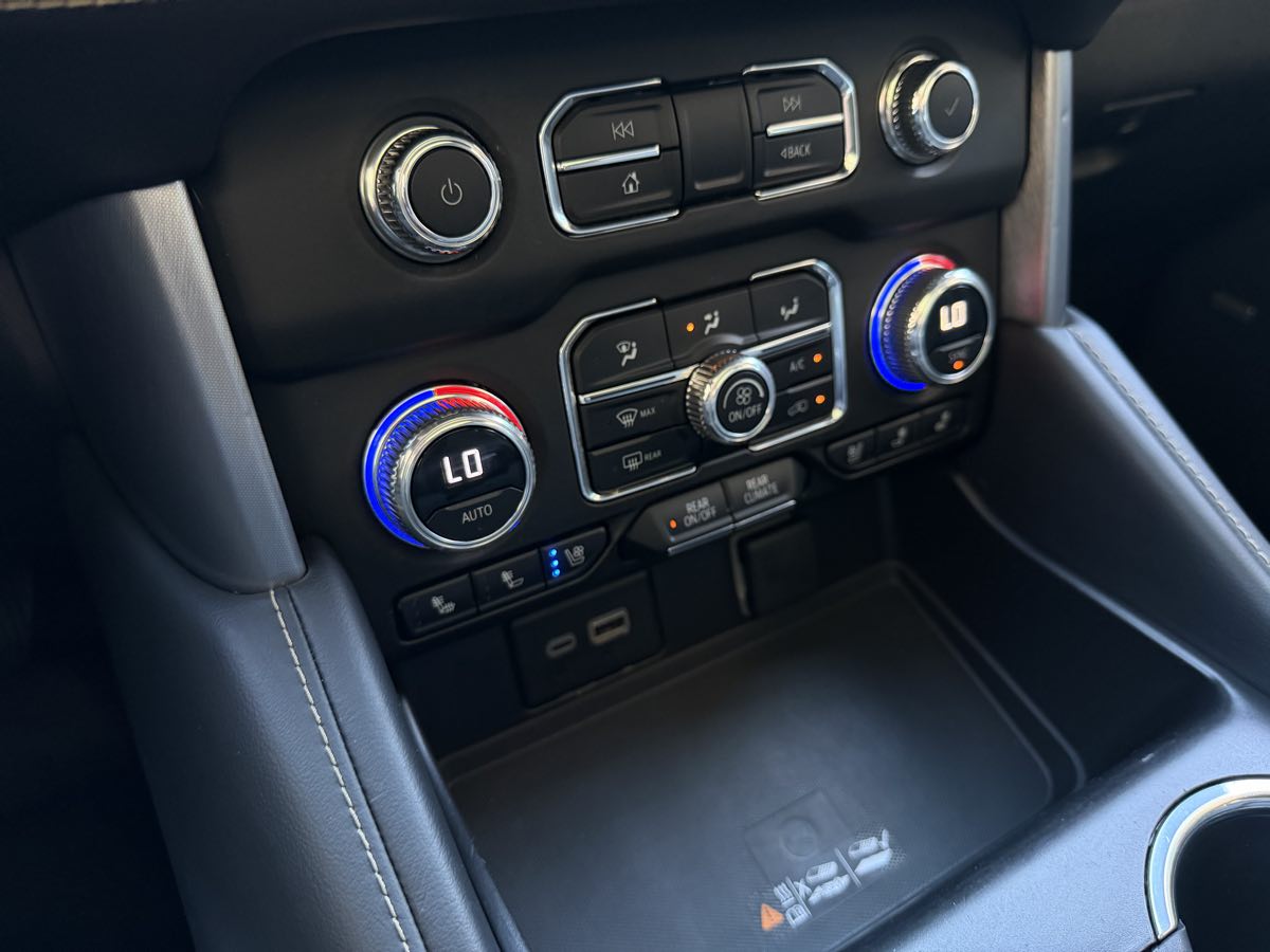 GMC Yukon photo 28
