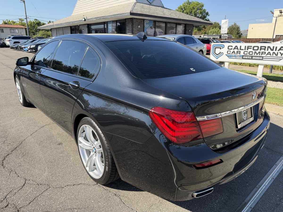 BMW 7 Series photo 3