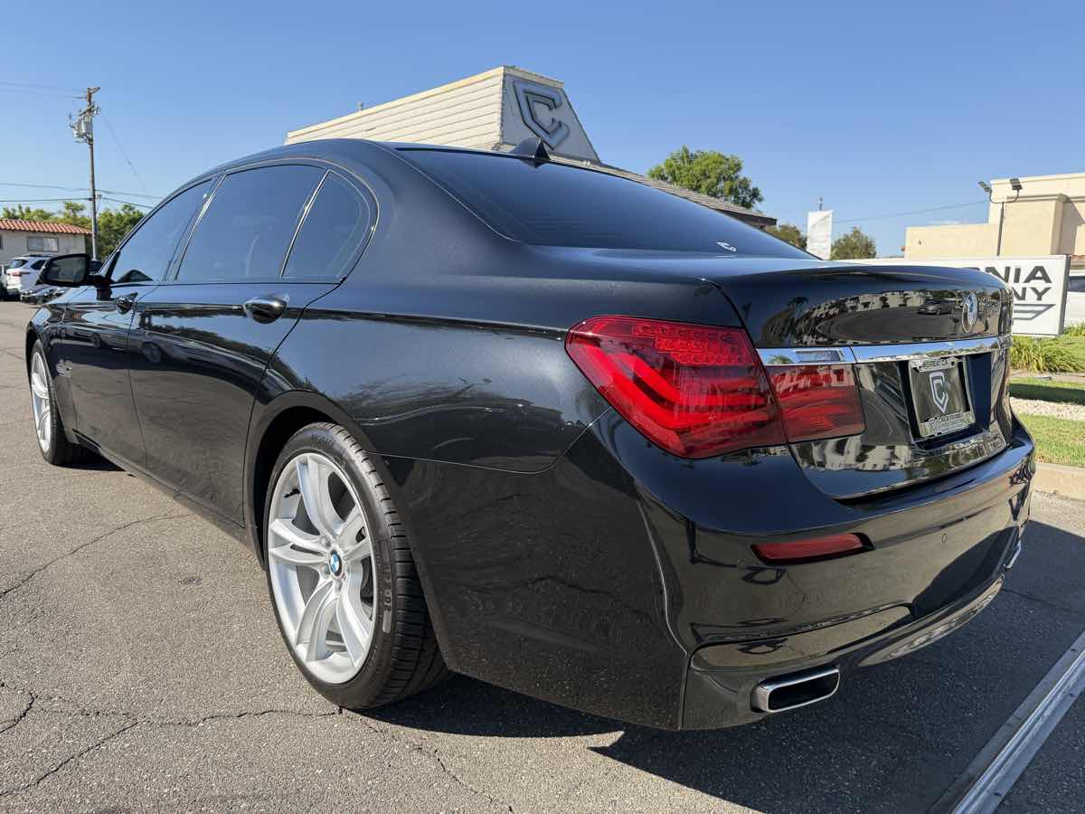 BMW 7 Series photo 4