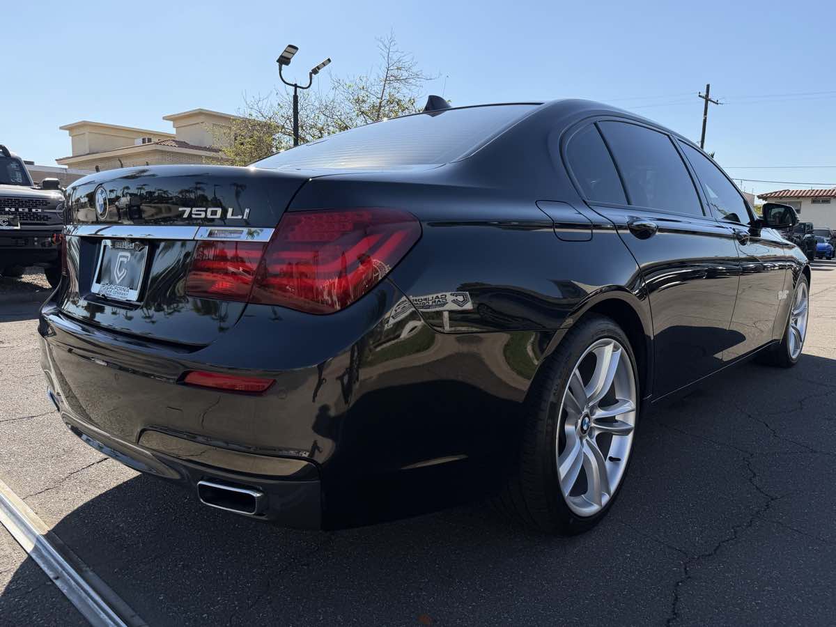 BMW 7 Series photo 8