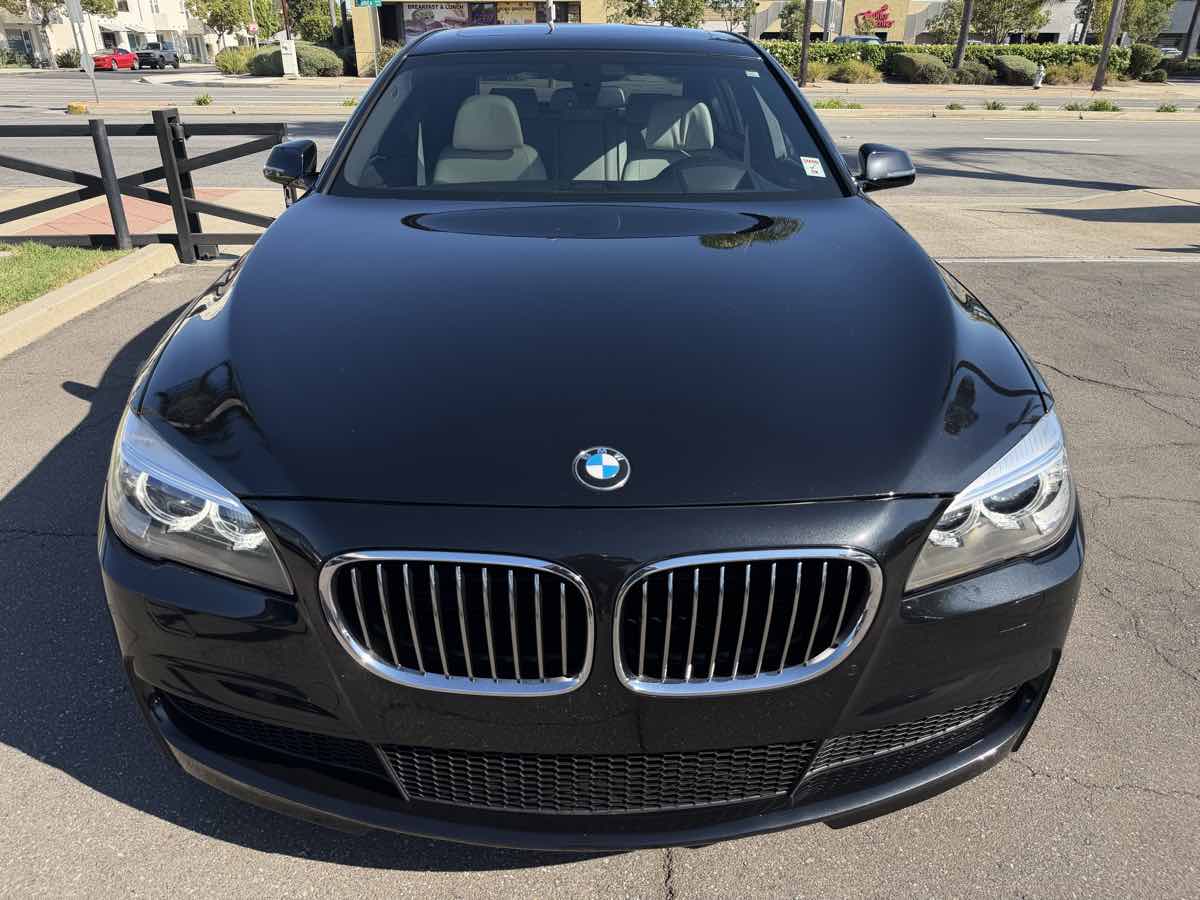 BMW 7 Series photo 11
