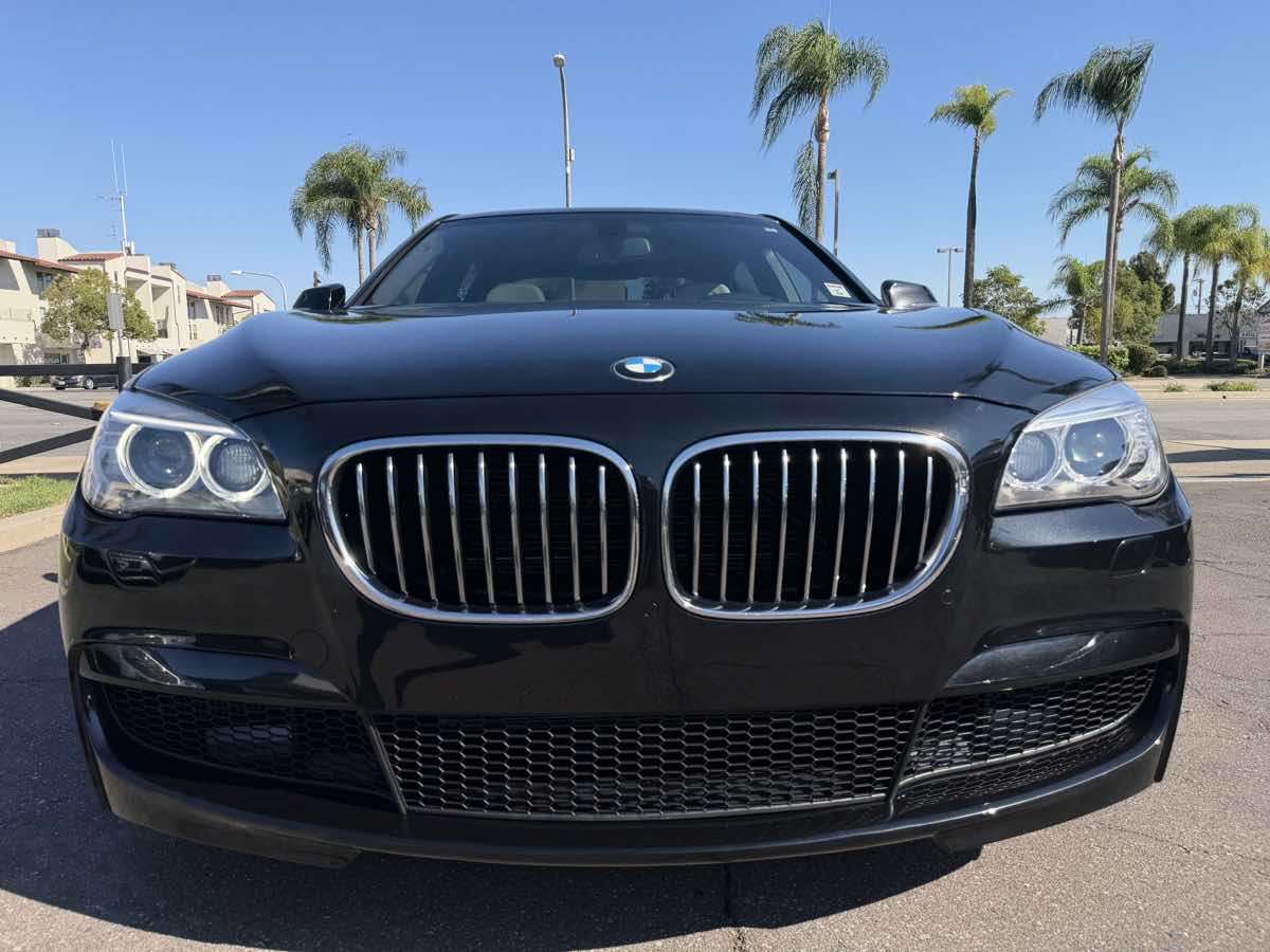 BMW 7 Series photo 12