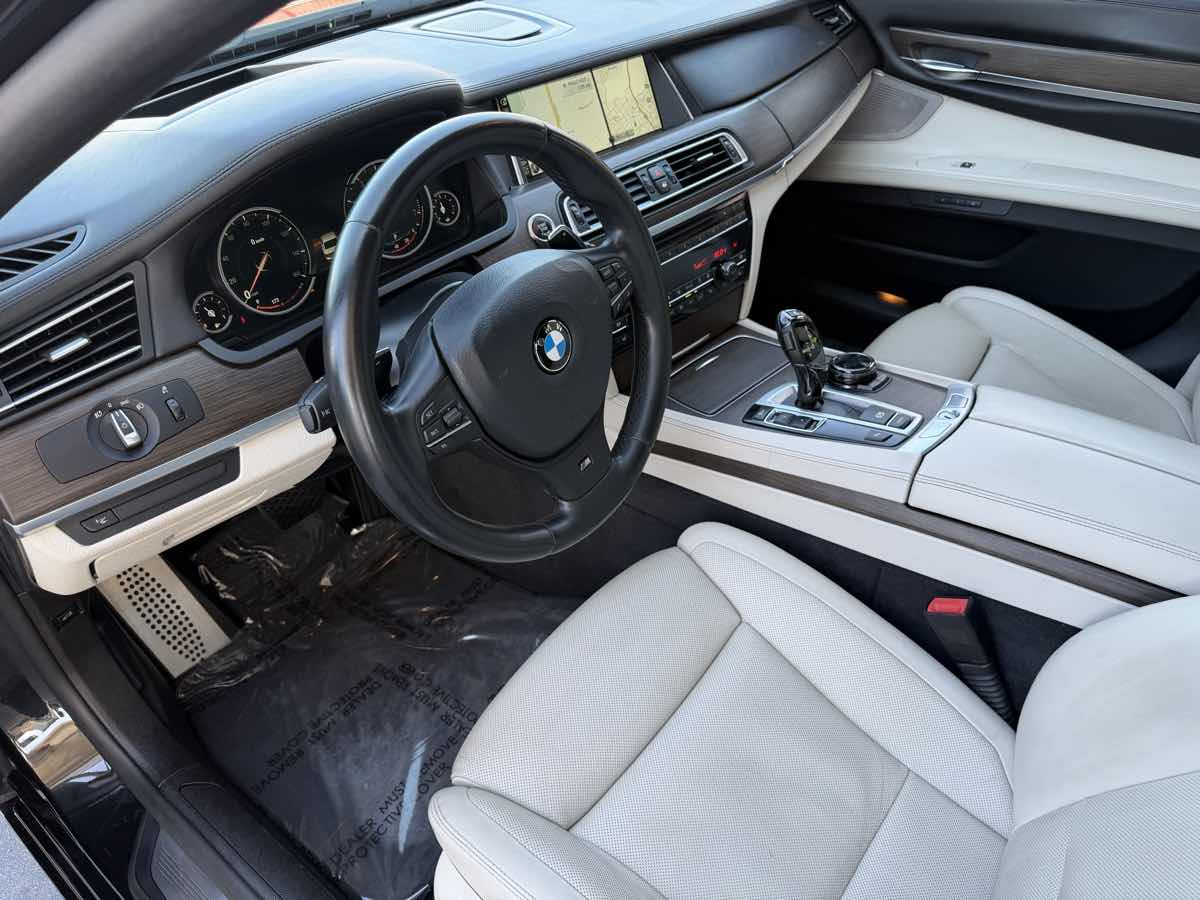 BMW 7 Series photo 15