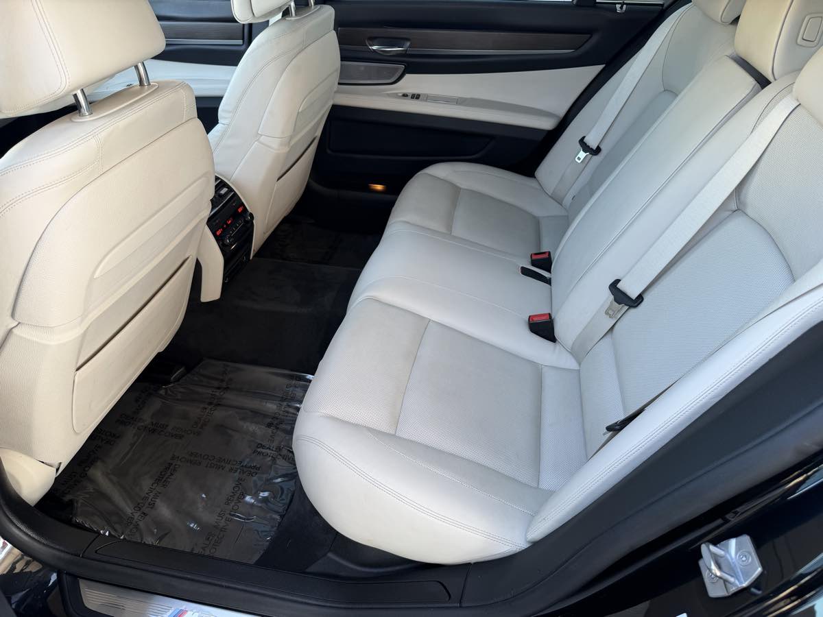 BMW 7 Series photo 19