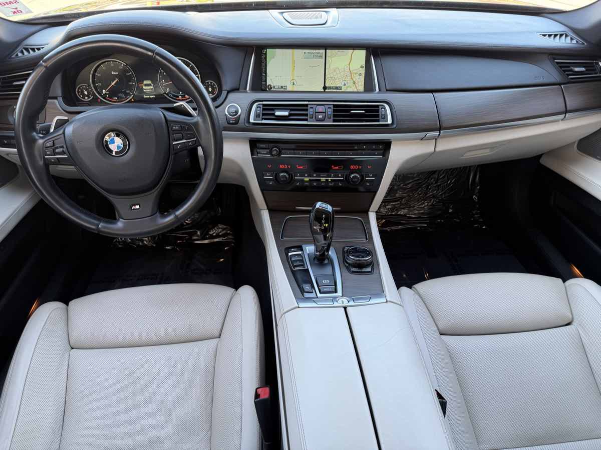 BMW 7 Series photo 20