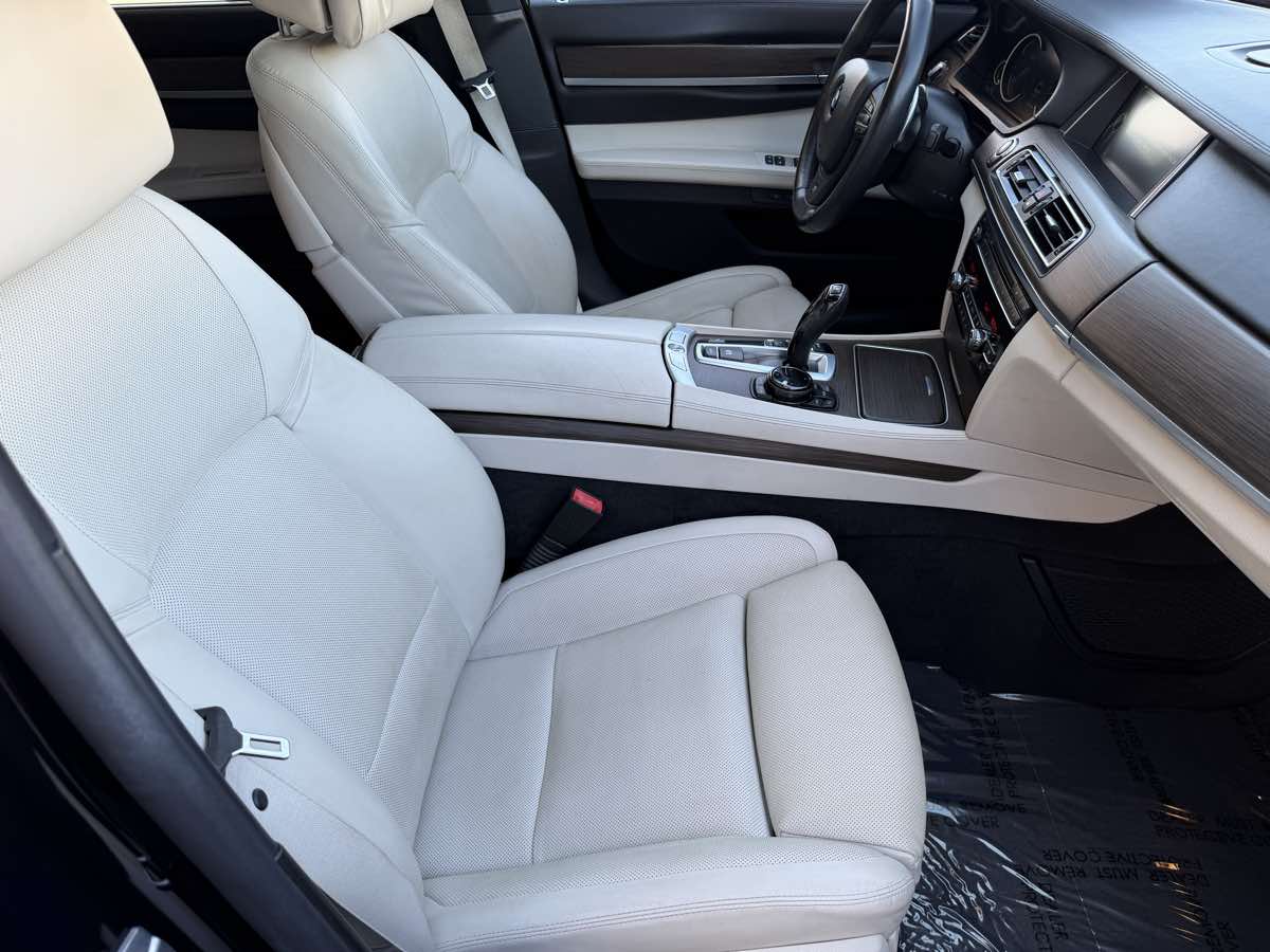 BMW 7 Series photo 22