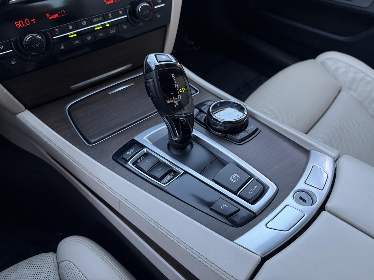 BMW 7 Series photo 17