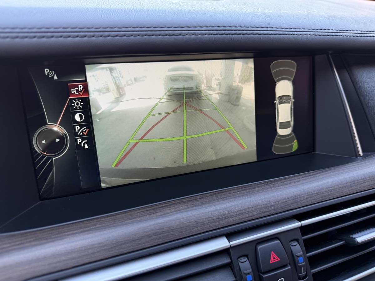BMW 7 Series photo 27