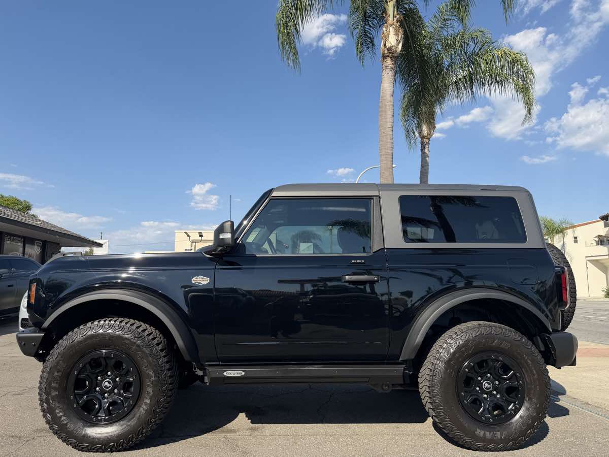 Ford Bronco photo 2