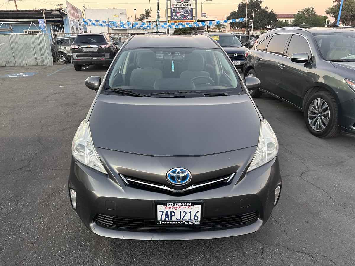 2013 Toyota Prius v Three - Photo 2