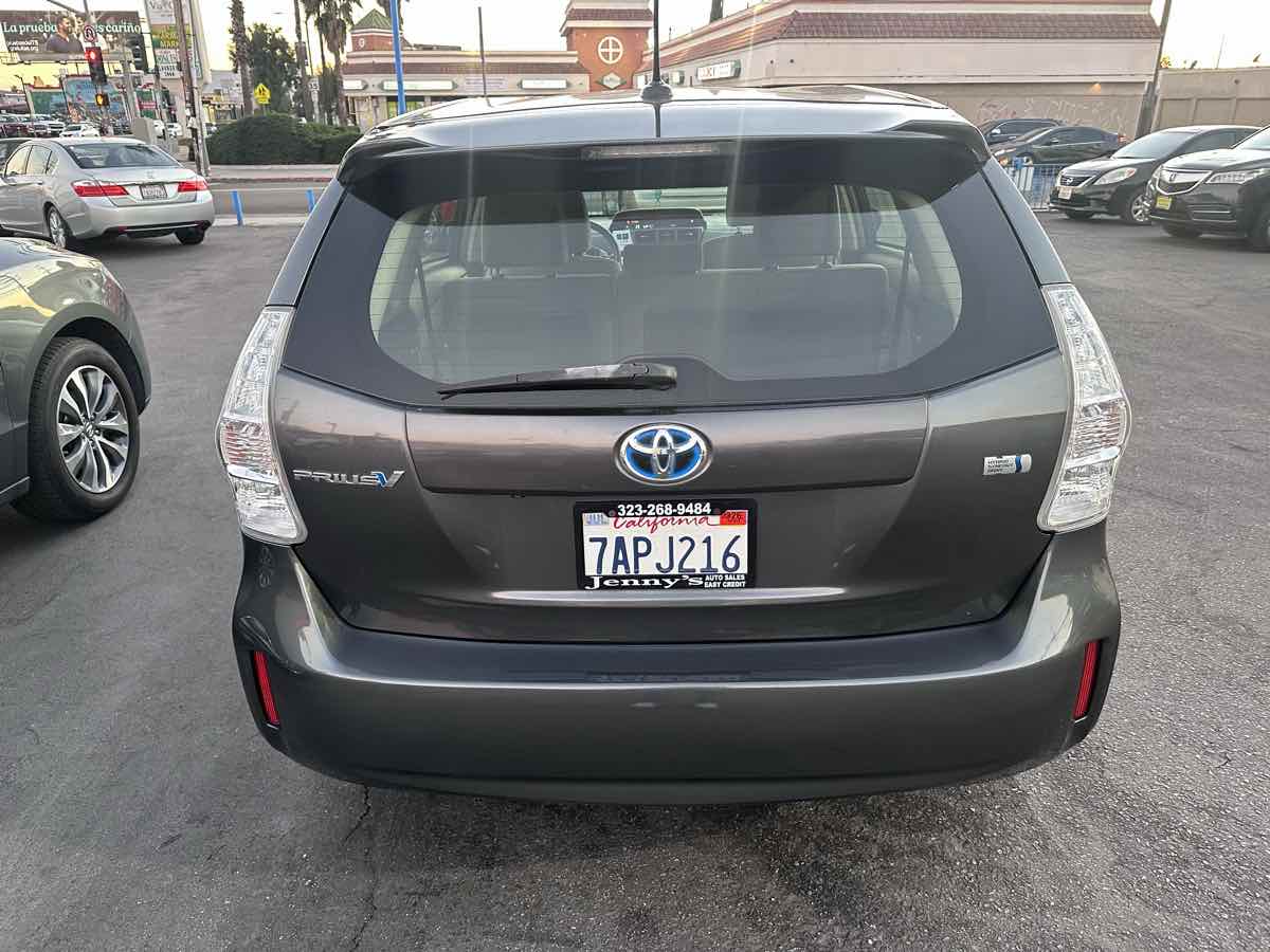 2013 Toyota Prius v Three - Photo 4