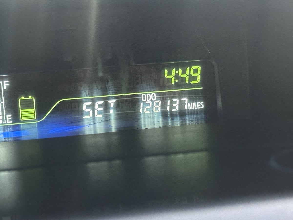 2013 Toyota Prius v Three - Photo 5