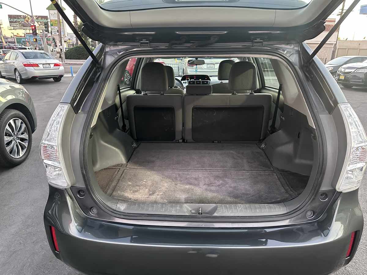 2013 Toyota Prius v Three - Photo 10