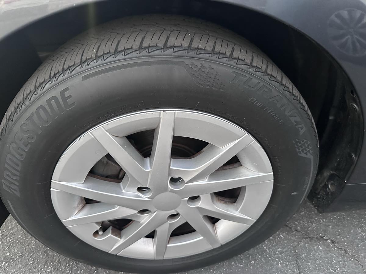 2013 Toyota Prius v Three - Photo 12