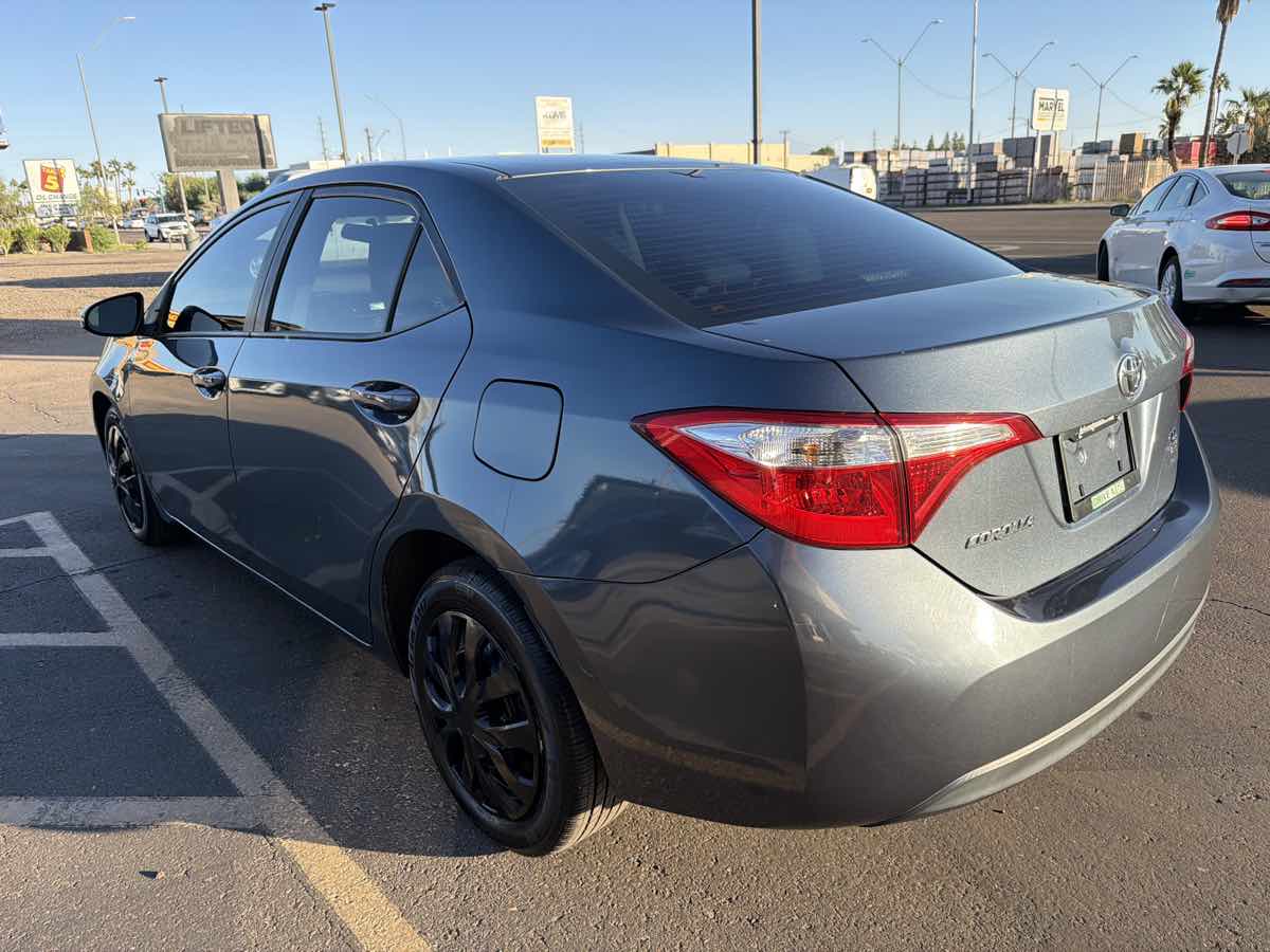 2016 Toyota Corolla LE photo 4