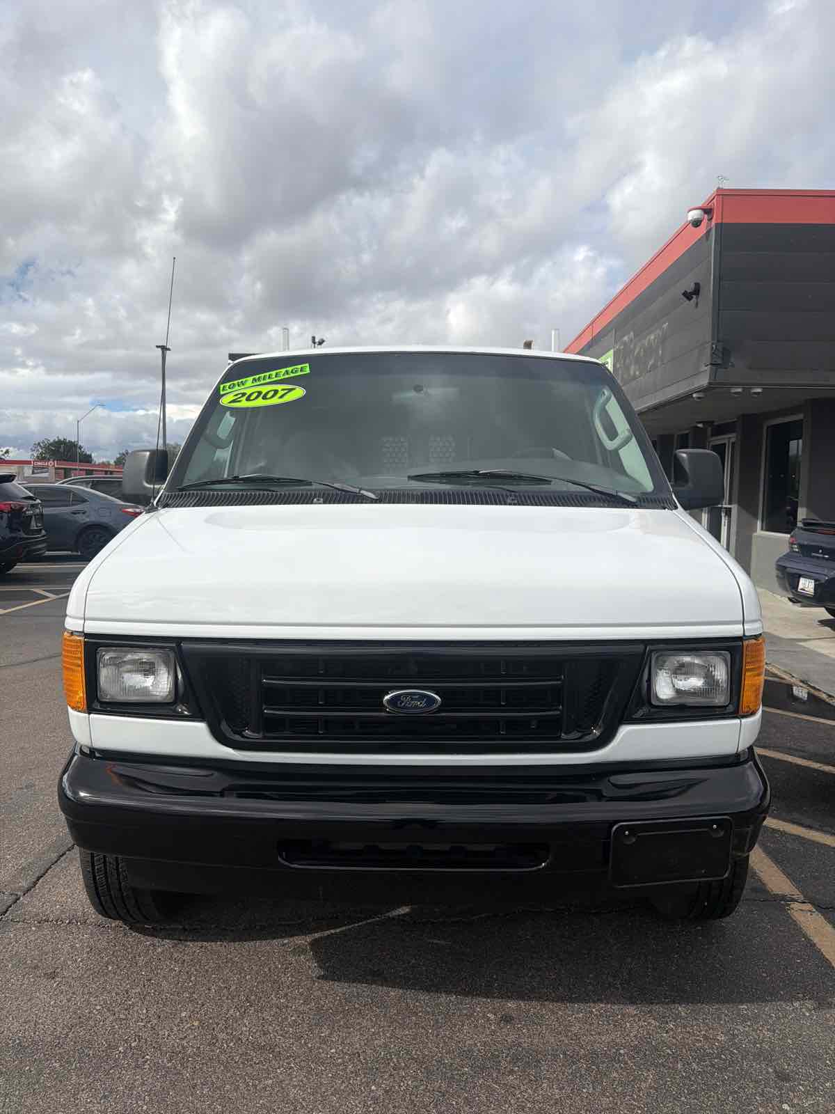 2007 Ford E-150 photo 2