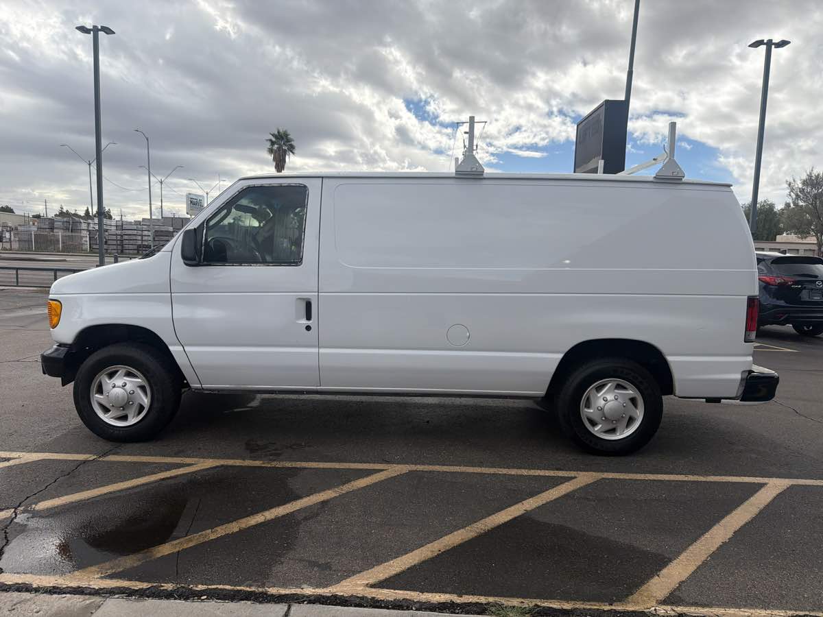 2007 Ford E-150 photo 3