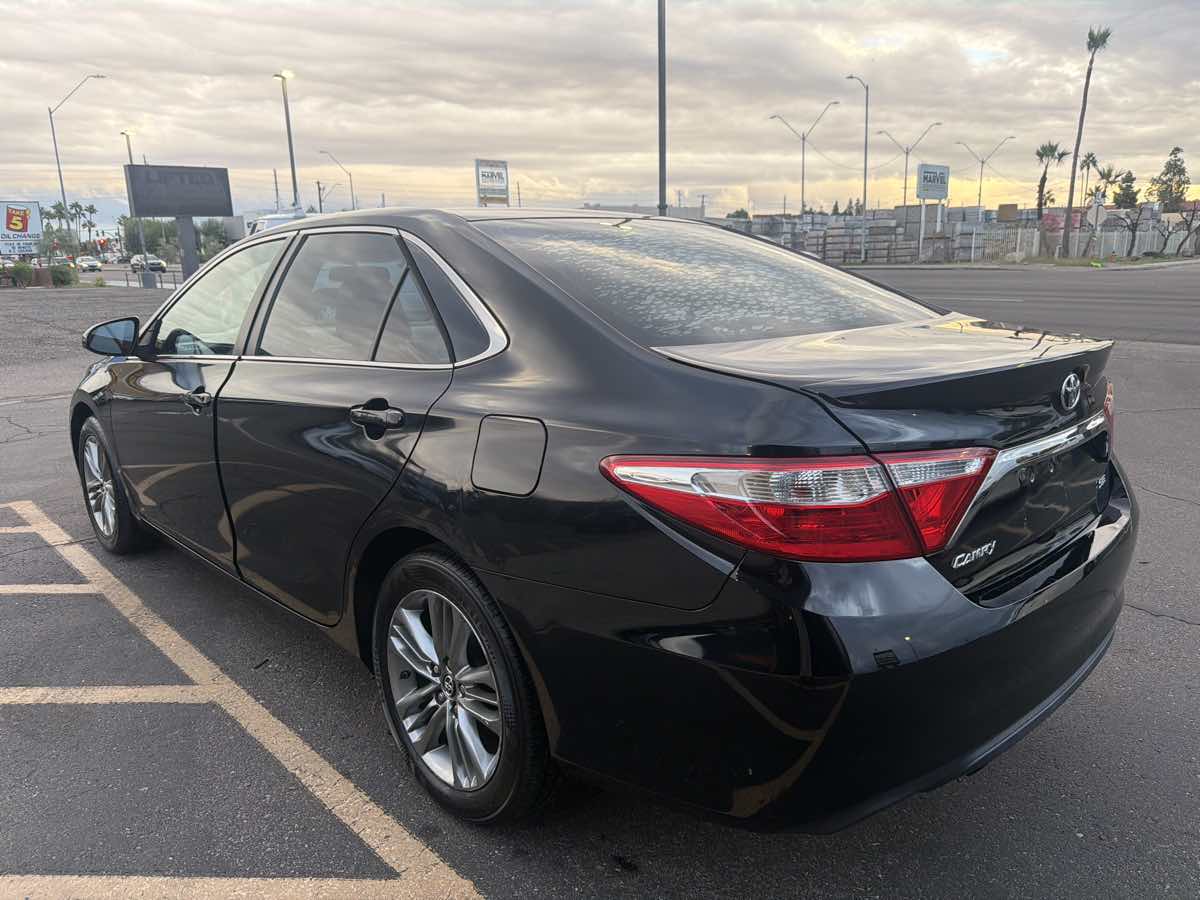 2016 Toyota Camry XLE photo 4