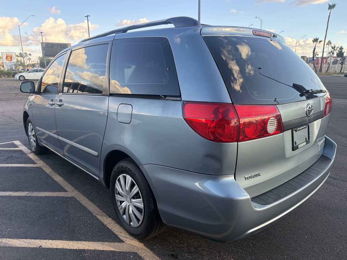 2007 Toyota Sienna CE photo 4