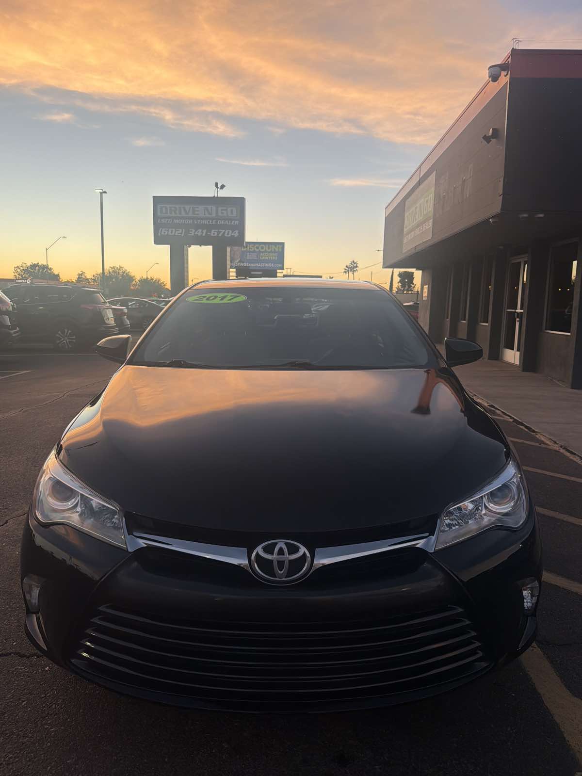 2017 Toyota Camry XLE XSE photo 2
