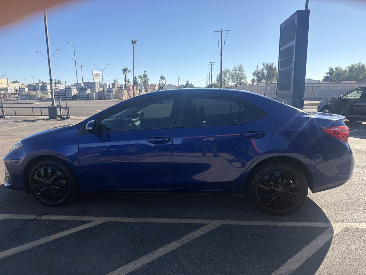 2019 Toyota Corolla L SE photo 2