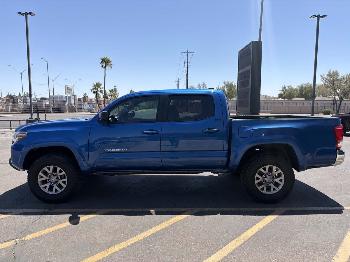 2017 Toyota Tacoma SR5 - Photo 3