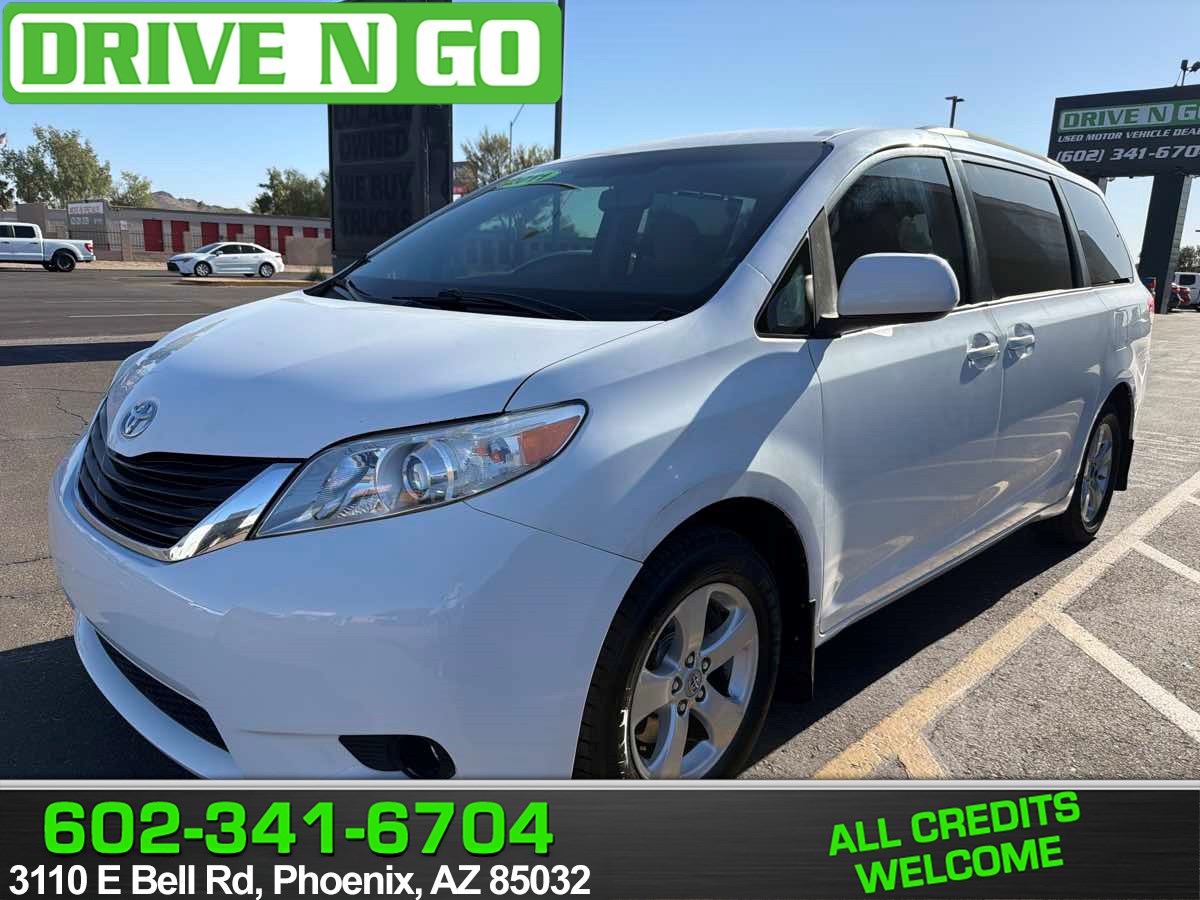 2011 Toyota Sienna LE V6 7-Passenger Access Seat's photo