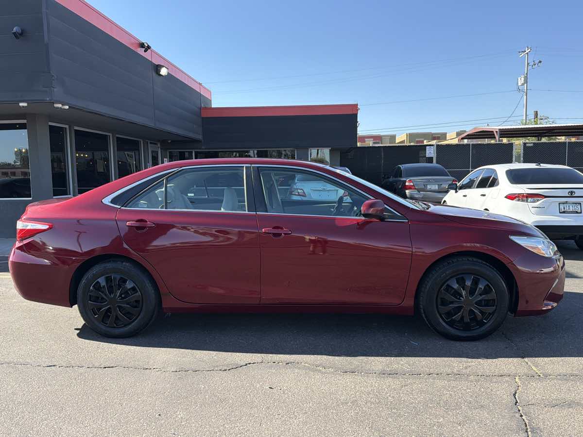 2015 Toyota Camry LE - Photo 7