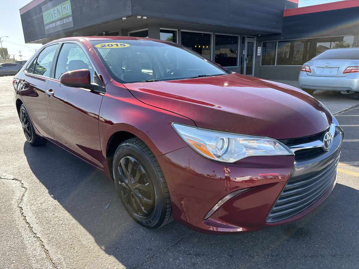 2015 Toyota Camry LE - Photo 8