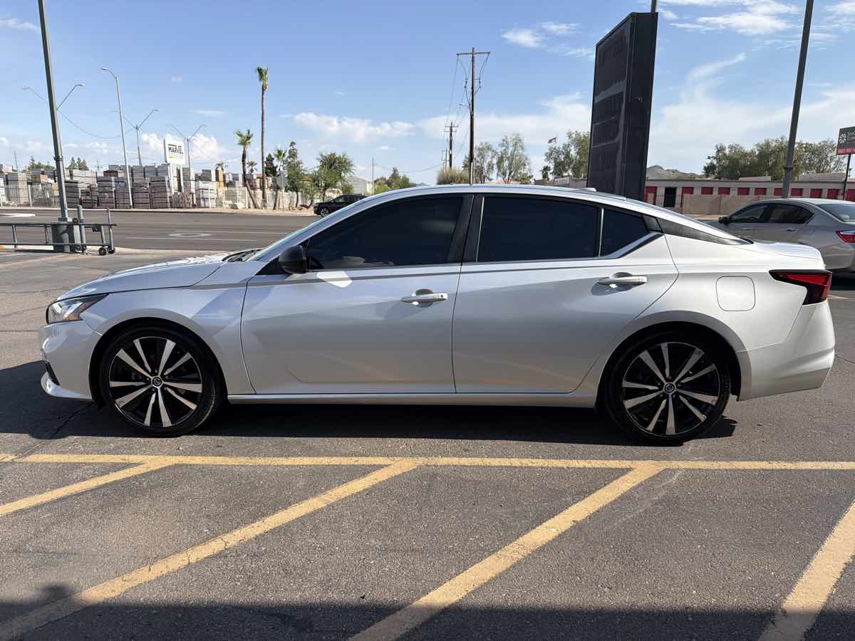 2019 Nissan Altima SR - Photo 3