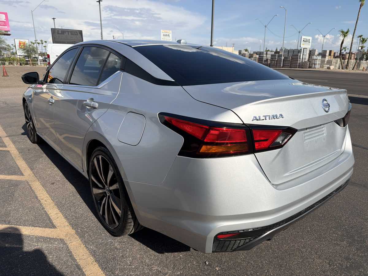 2019 Nissan Altima SR - Photo 4