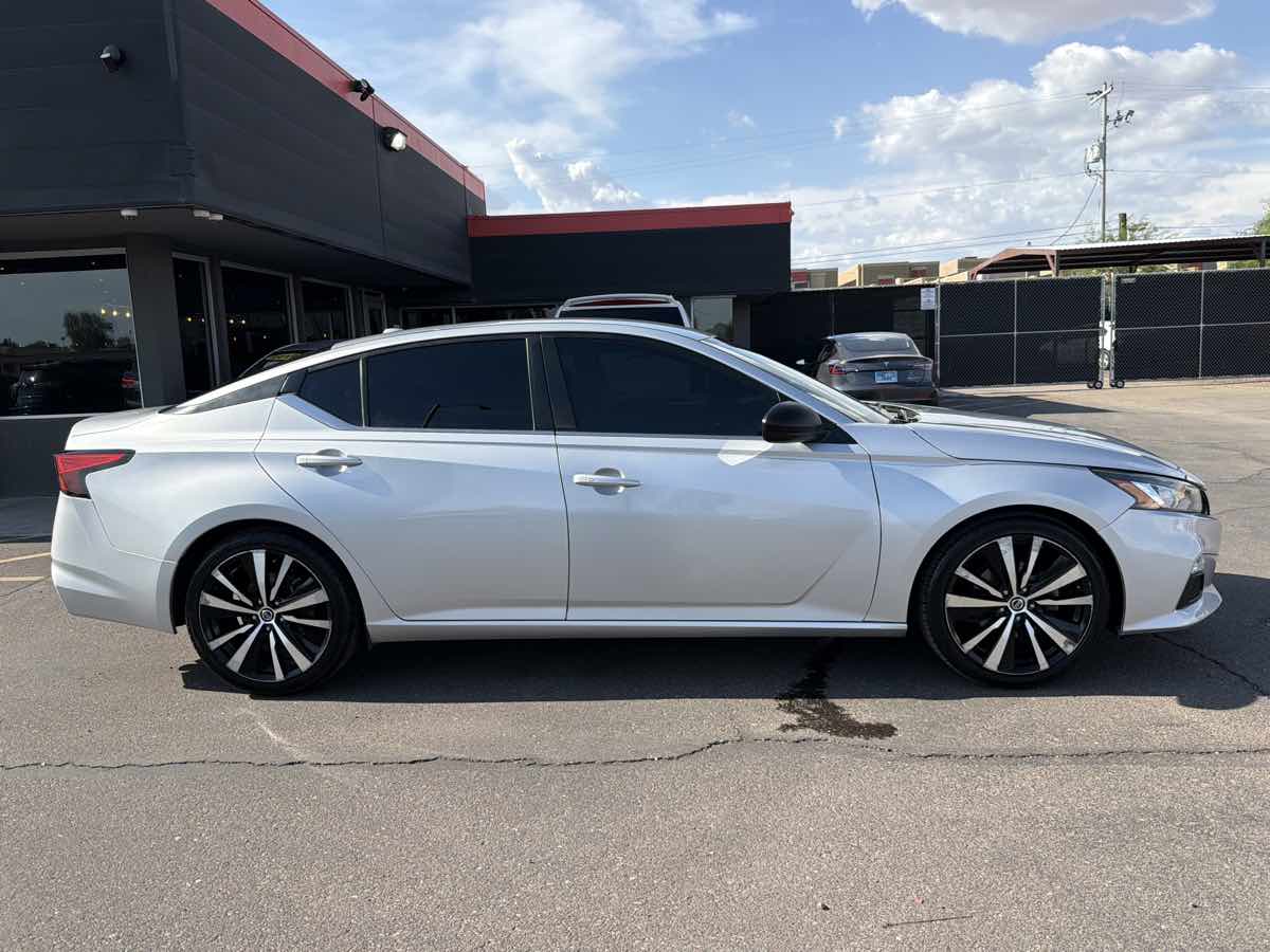 2019 Nissan Altima SR - Photo 7