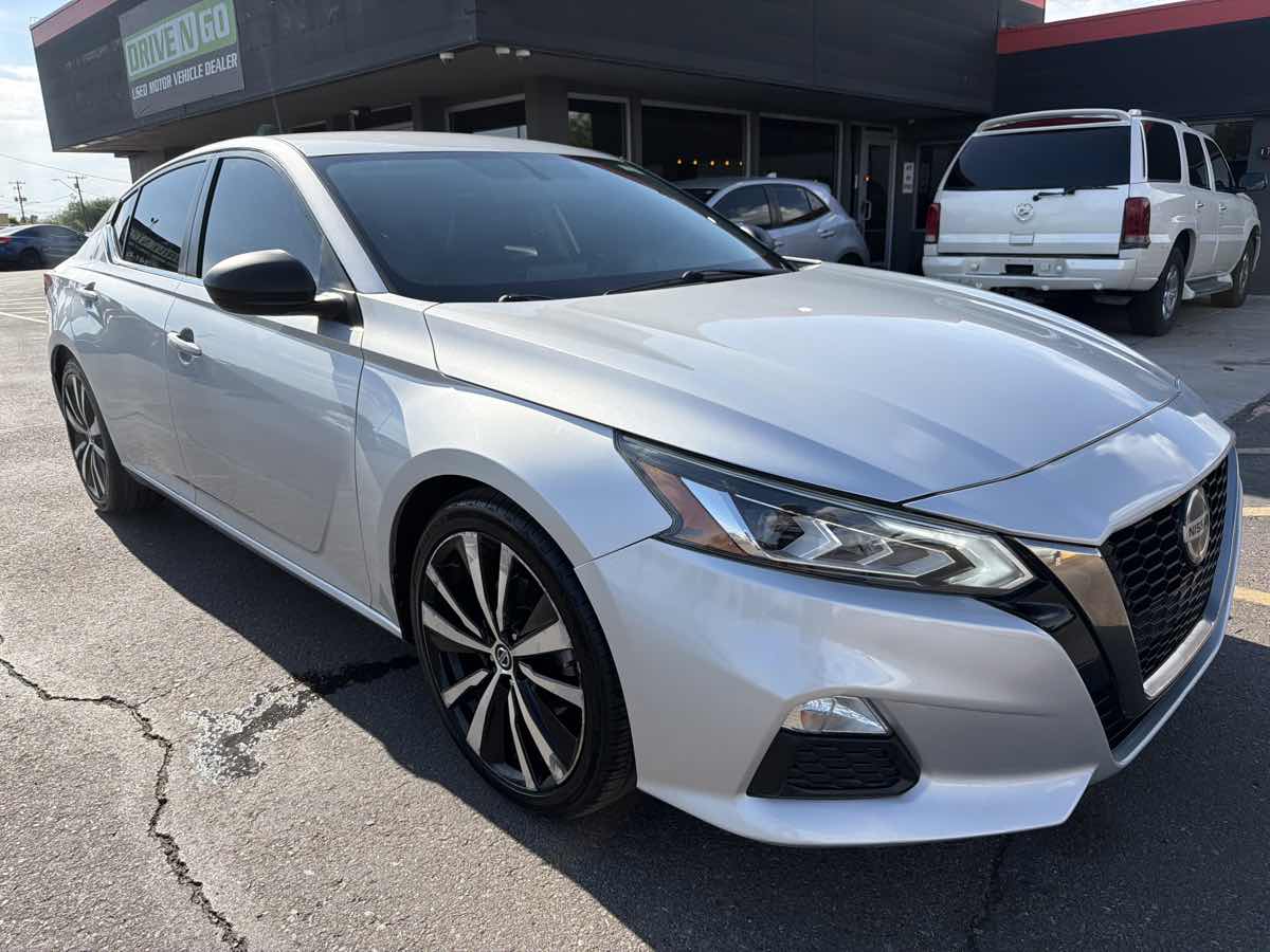 2019 Nissan Altima SR - Photo 8