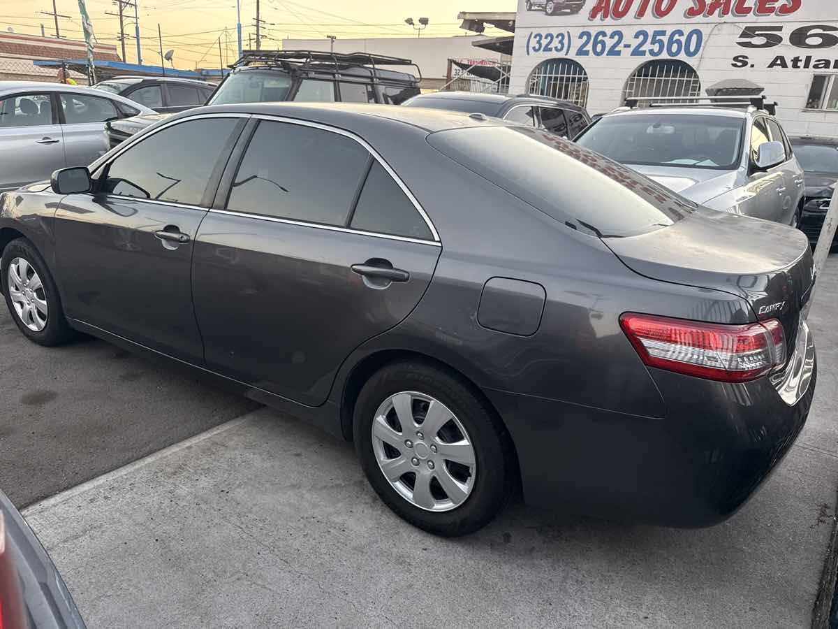 2010 Toyota Camry LE - Photo 3