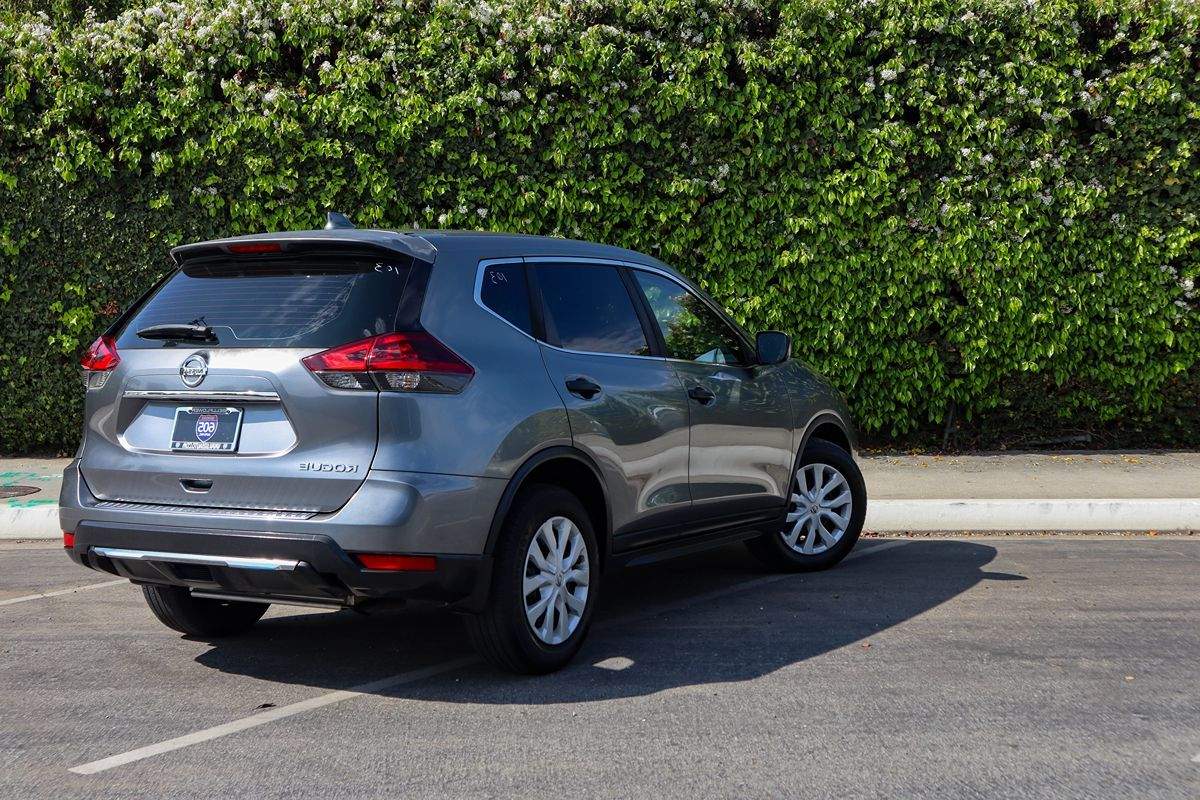 2018 Nissan Rogue S photo 2