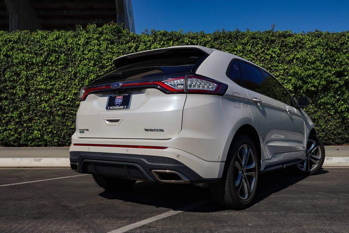 2015 Ford Edge Sport photo 4
