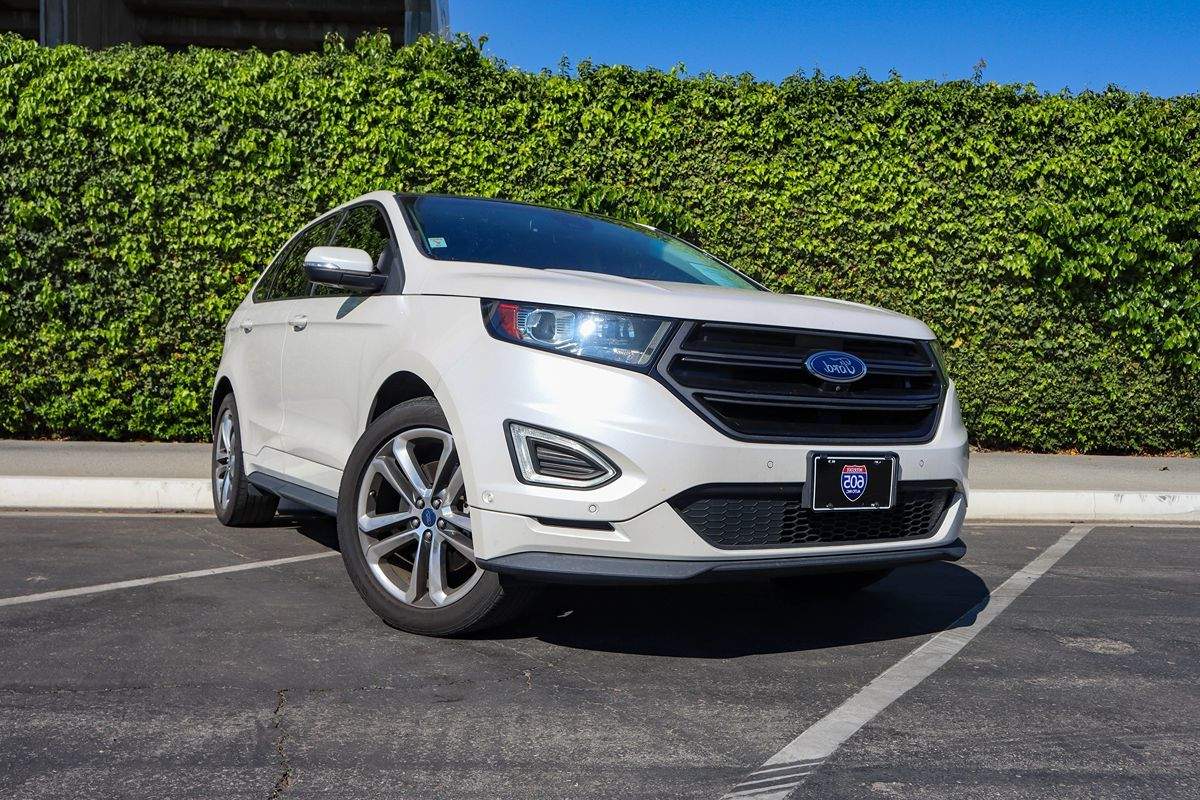 2015 Ford Edge Sport photo 2